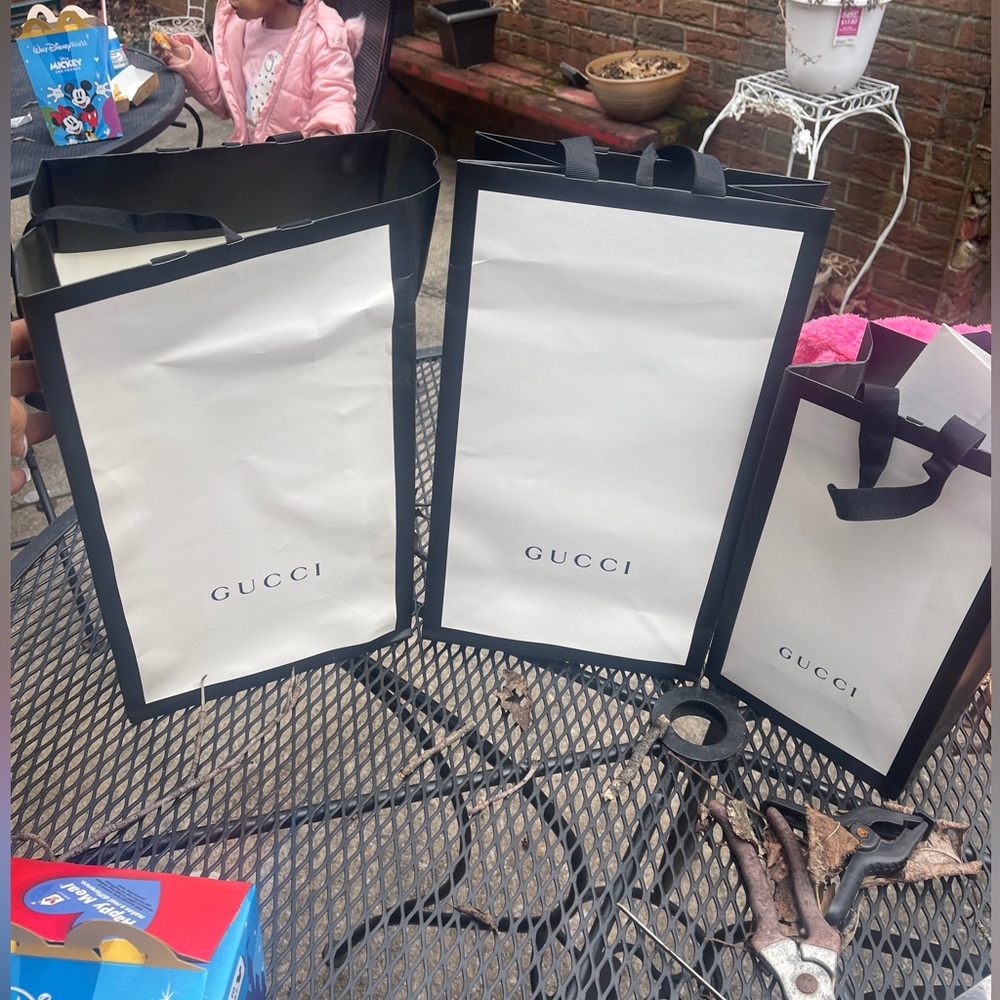 Gucci shopping bag